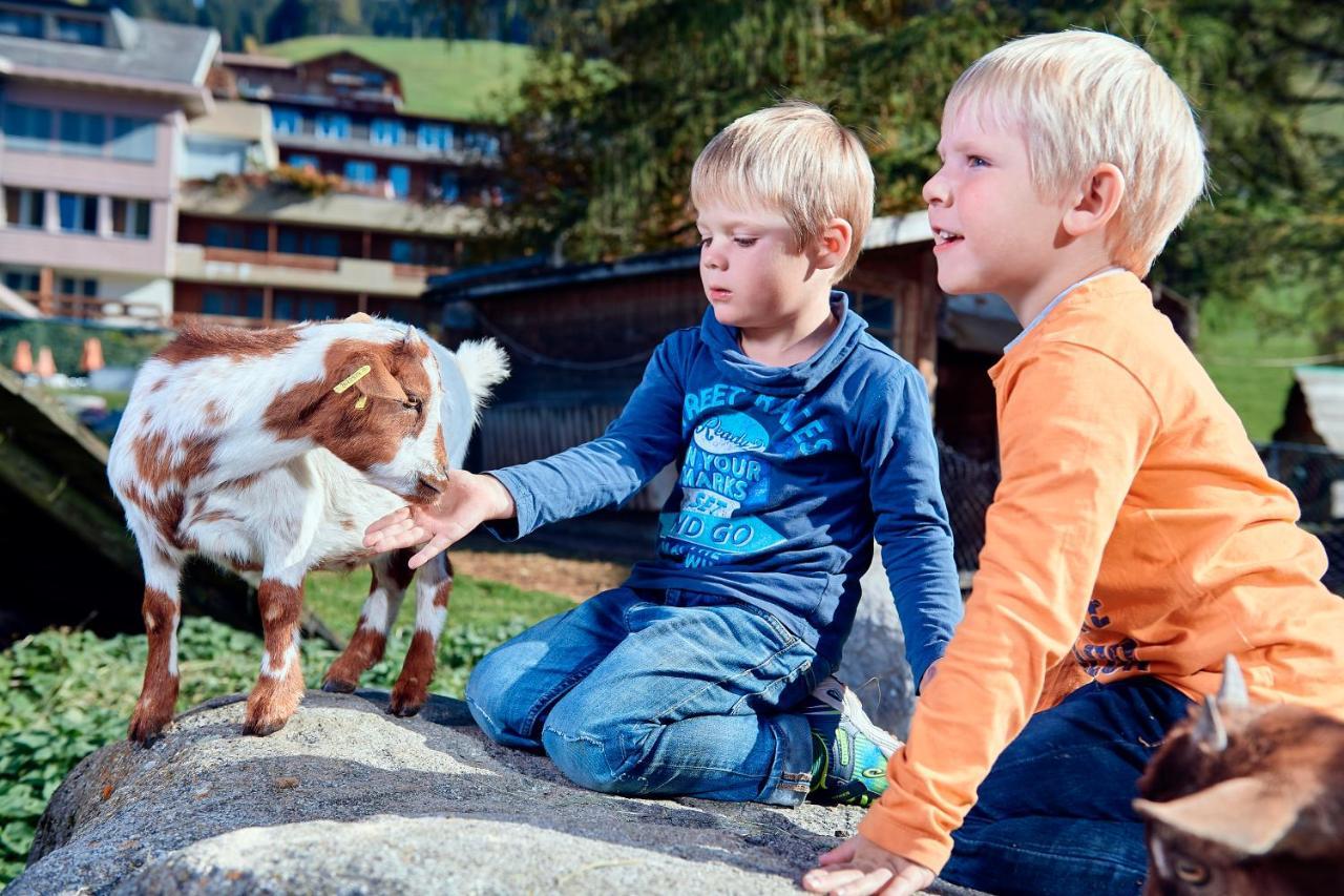 Ferien- Und Familienhotel Alpina Адельбоден Экстерьер фото